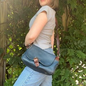 Vintage Dooney & Bourke crossbody purse